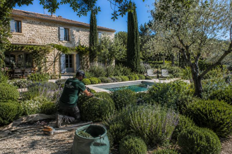 Contrat d'entretien pour une maison de vacances dans les Alpilles